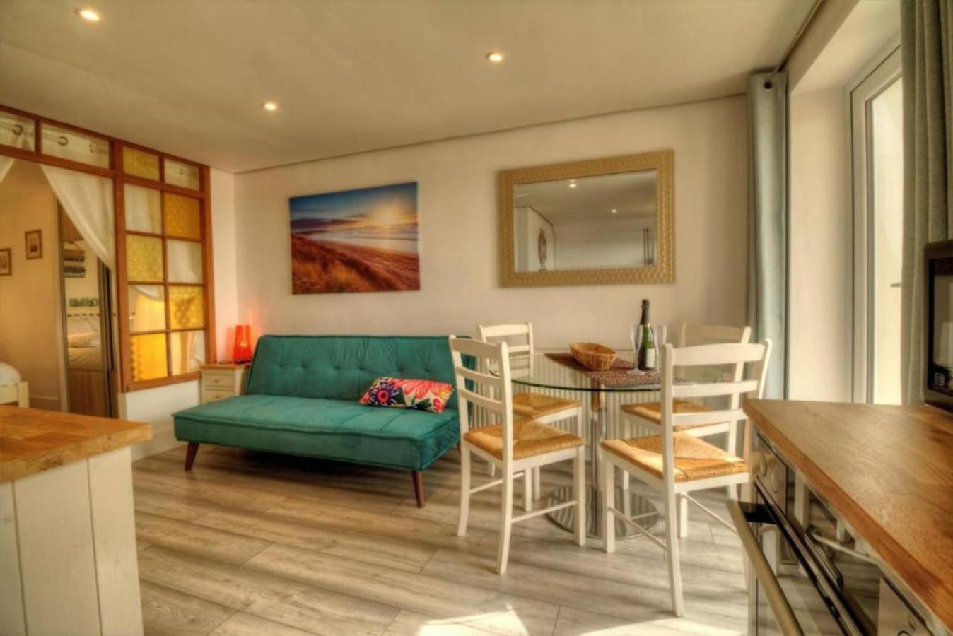 Air Maison - Solent View Beachfront Apartment Саут-Хейлинг Экстерьер фото